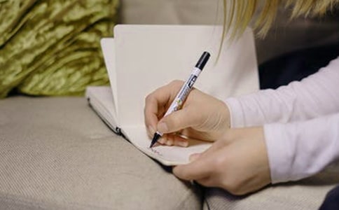 ��ķ�����v�Uӛ�x��У�ͨ��30ƪ��