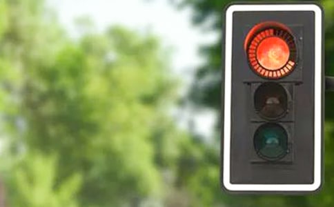 紅綠燈的自述六年級(jí)作文