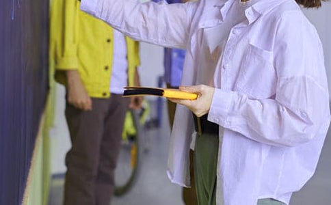 �P(gu��n)�ڽ����y���M(f��i)�Բ��(b��o)��